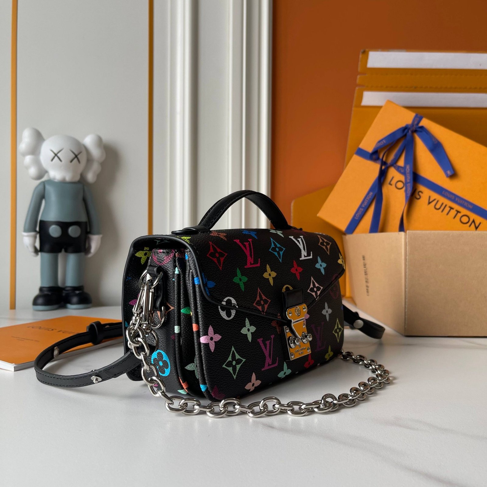 Bolso East West Estilo Mensajero | Diseño Compacto y Elegante en Panamá - Image 2
