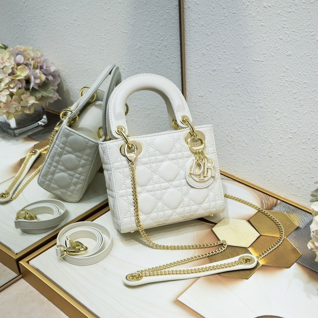 Lady Dior Mini 17cm | Cartera de Lujo Elegante en Panamá - Image 3