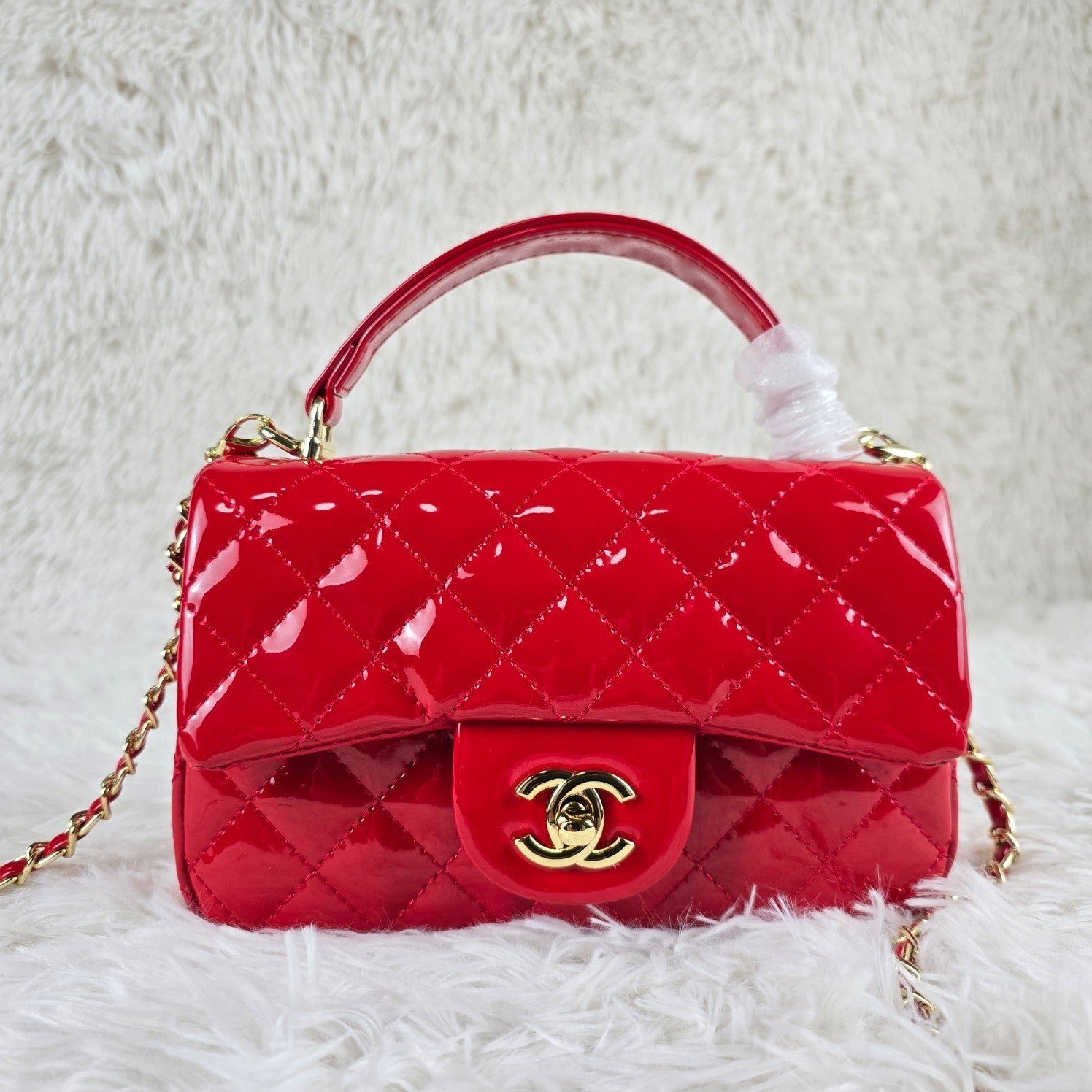 Bolso de Charol Estilo Clásico | Elegancia Moderna y Versatilidad en Panamá - Image 4