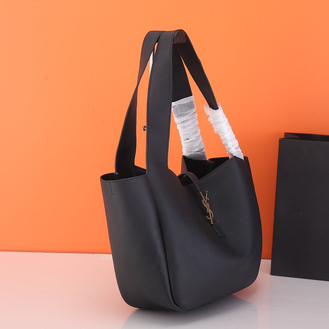 Bolso Yves Saint Laurent BEA Shopping Hobo Negro | Estilo Relajado y Lujo en Panamá - Image 2