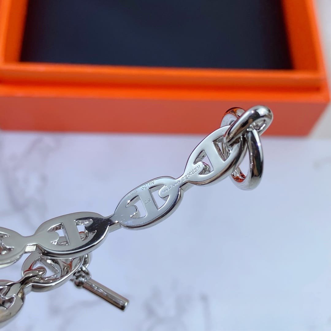Hermès Pig Nose Bracelet | Pulsera de Lujo Icónica en Panamá - Image 2