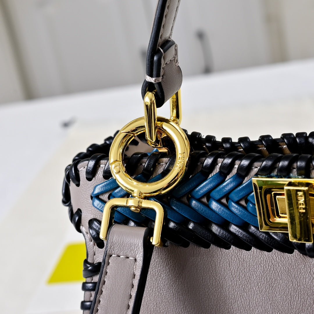 Bolso Fendi Baguette Cristales | Icono de Lujo Bordado en Panamá - Image 2
