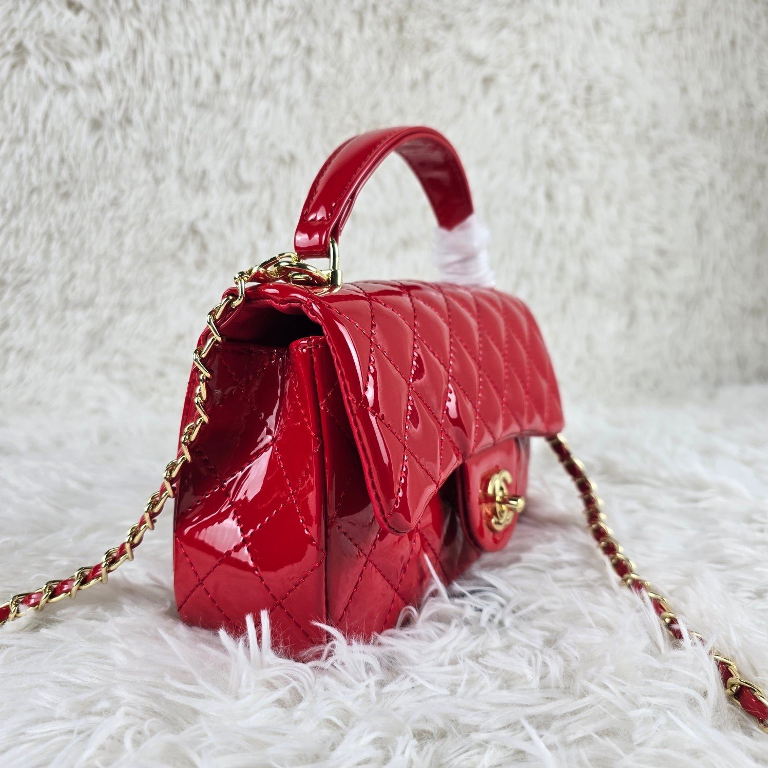 Bolso de Charol Estilo Clásico | Elegancia Moderna y Versatilidad en Panamá - Image 6