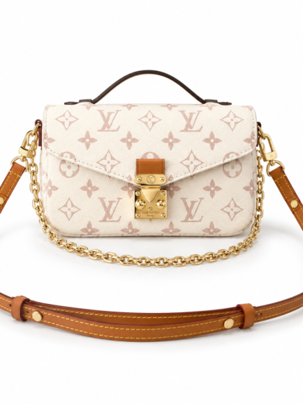 Louis Vuitton East West Métis en Monogram Blanco – Elegancia Compacta con Estilo Moderno