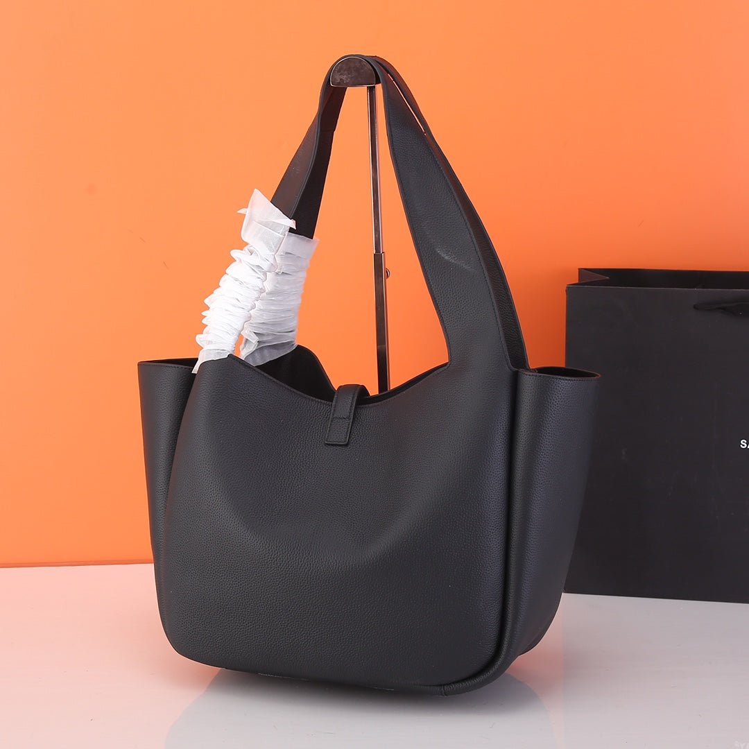 Bolso Yves Saint Laurent BEA Shopping Hobo Negro | Estilo Relajado y Lujo en Panamá - Image 3
