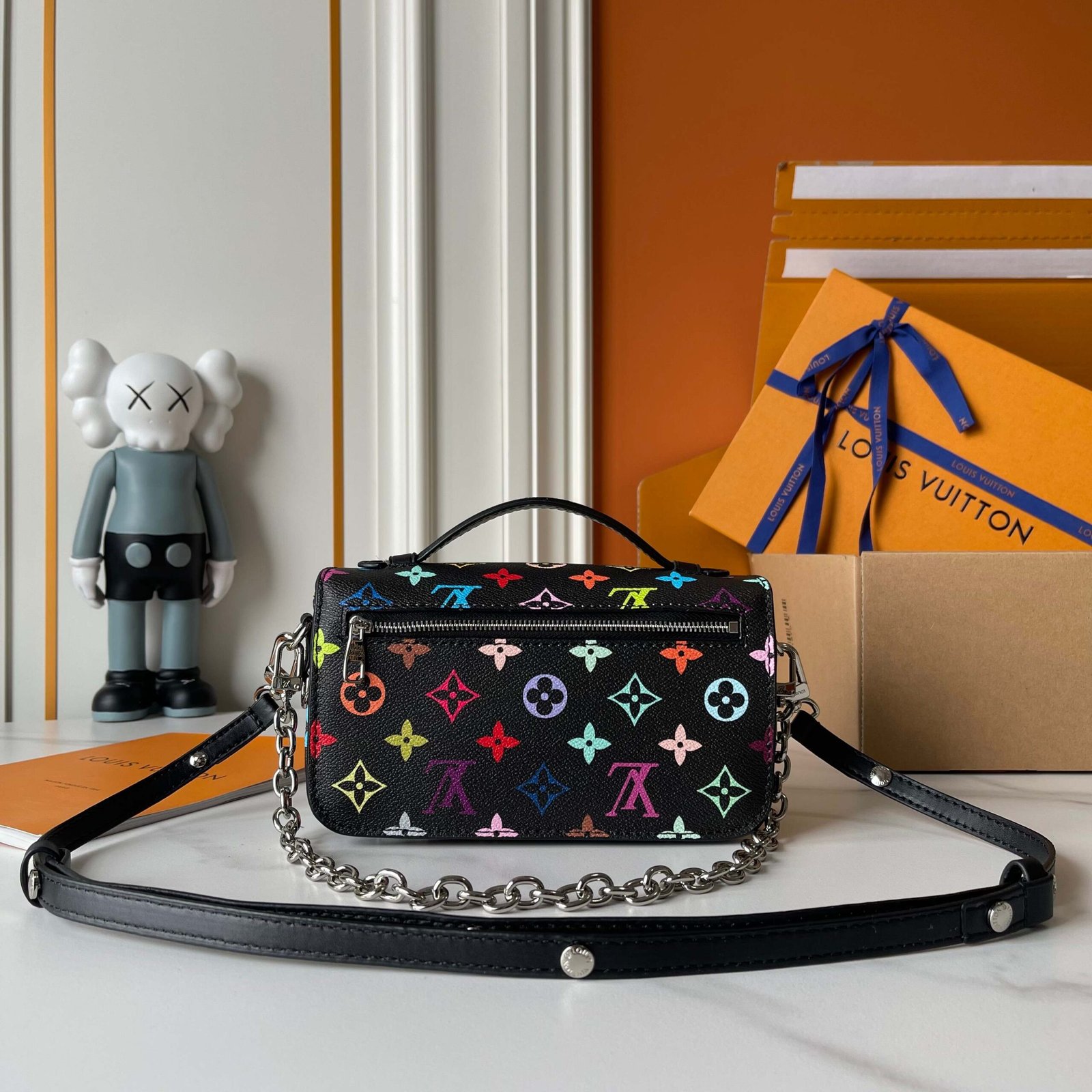 Bolso East West Estilo Mensajero | Diseño Compacto y Elegante en Panamá - Image 3