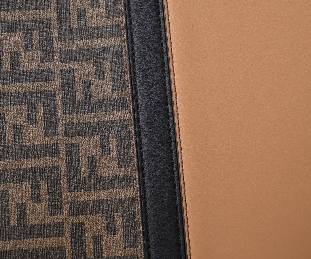 Bolso Tote Fendi Vintage Old School | Estilo Ejecutivo y Viajes en Panamá - Image 3