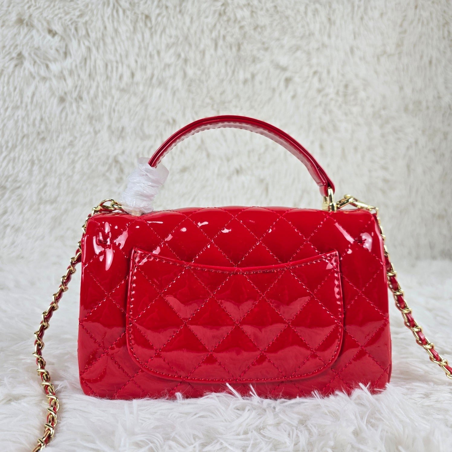 Bolso de Charol Estilo Clásico | Elegancia Moderna y Versatilidad en Panamá - Image 8