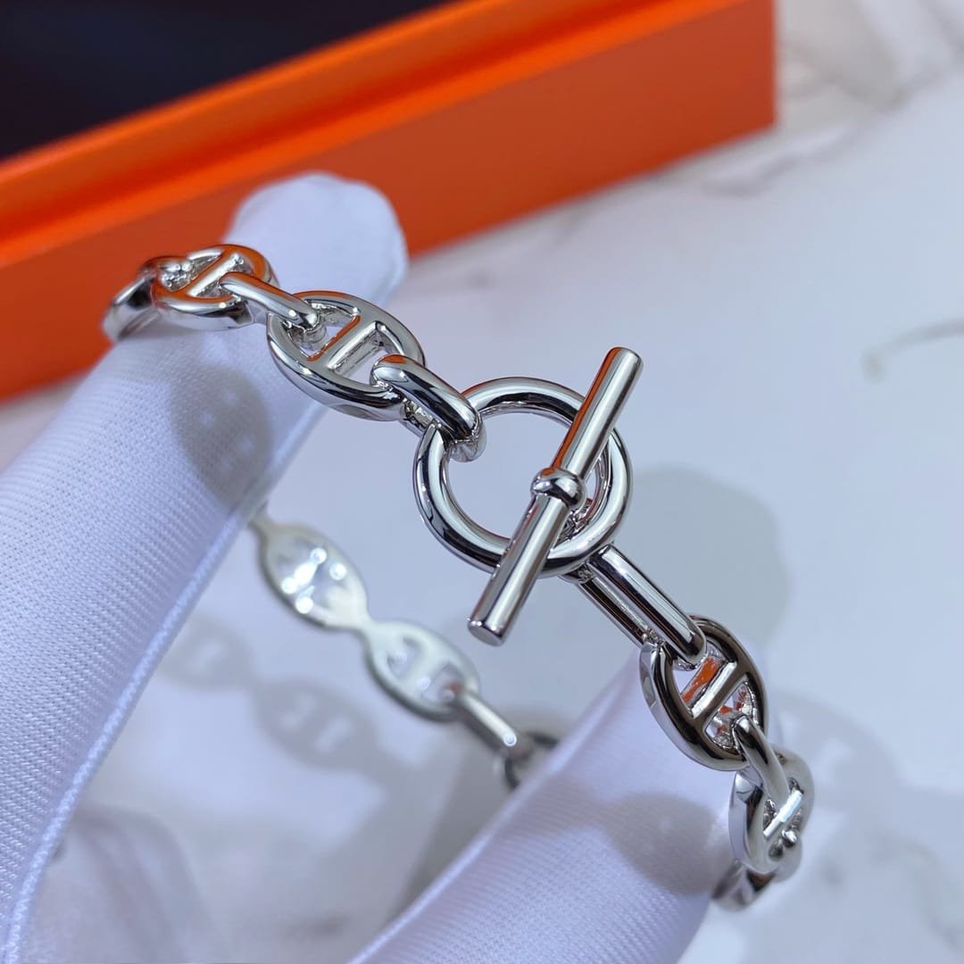 Hermès Pig Nose Bracelet | Pulsera de Lujo Icónica en Panamá - Image 3