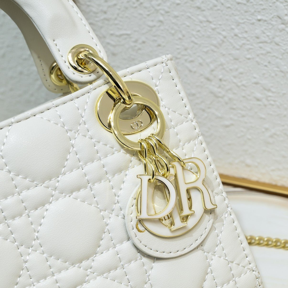 Lady Dior Mini 17cm | Cartera de Lujo Elegante en Panamá - Image 4