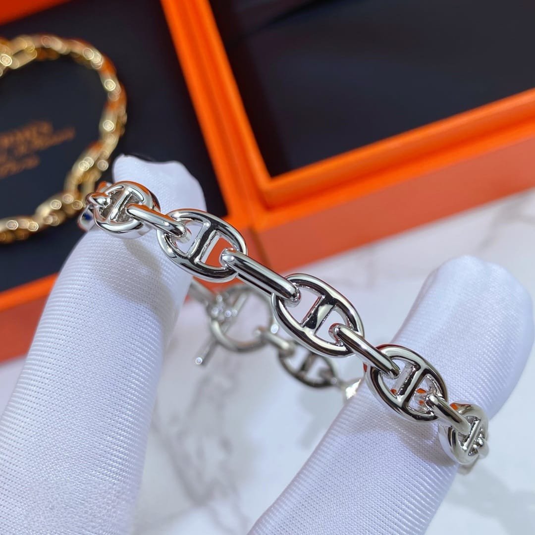 Hermès Pig Nose Bracelet | Pulsera de Lujo Icónica en Panamá - Image 4