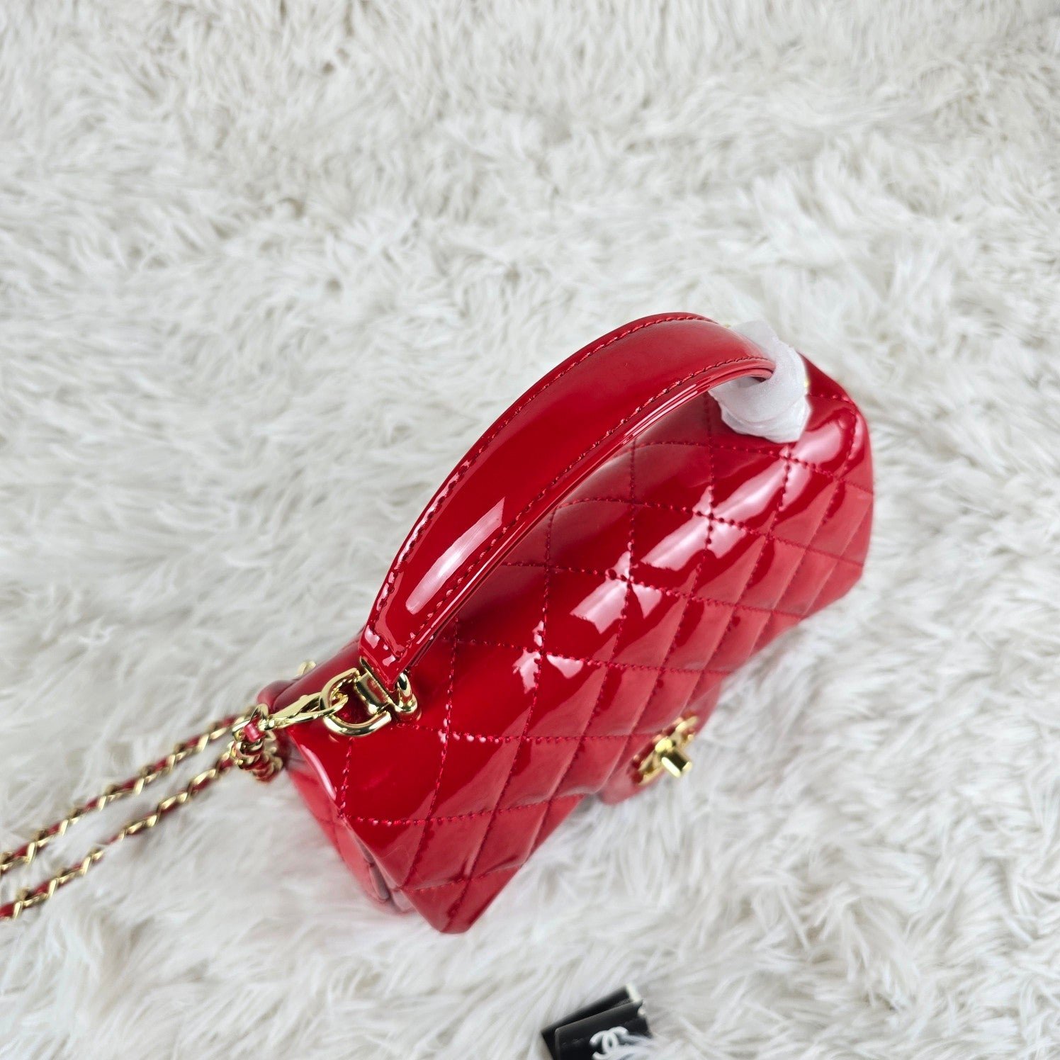 Bolso de Charol Estilo Clásico | Elegancia Moderna y Versatilidad en Panamá - Image 12