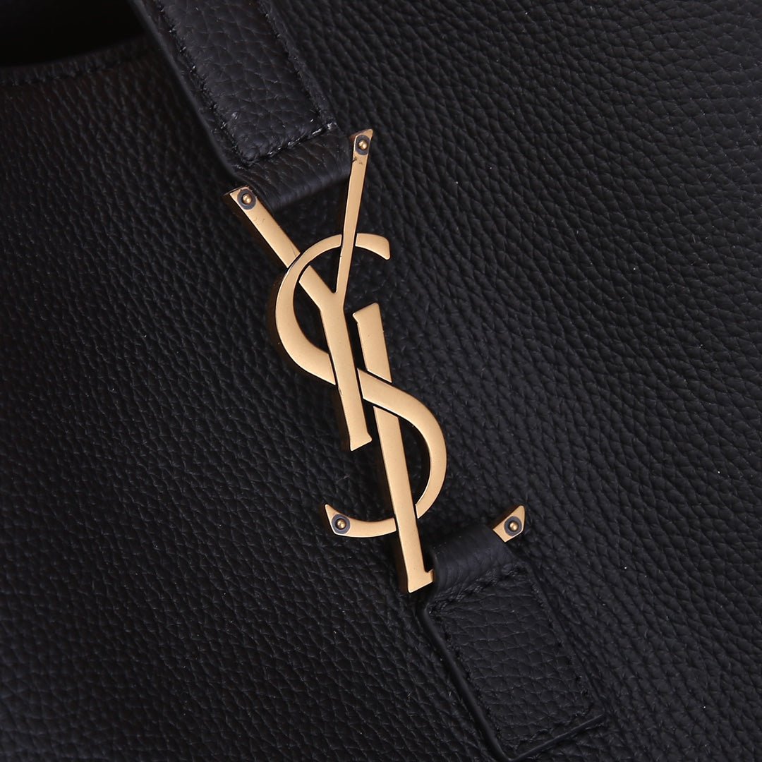 Bolso Yves Saint Laurent BEA Shopping Hobo Negro | Estilo Relajado y Lujo en Panamá - Image 5