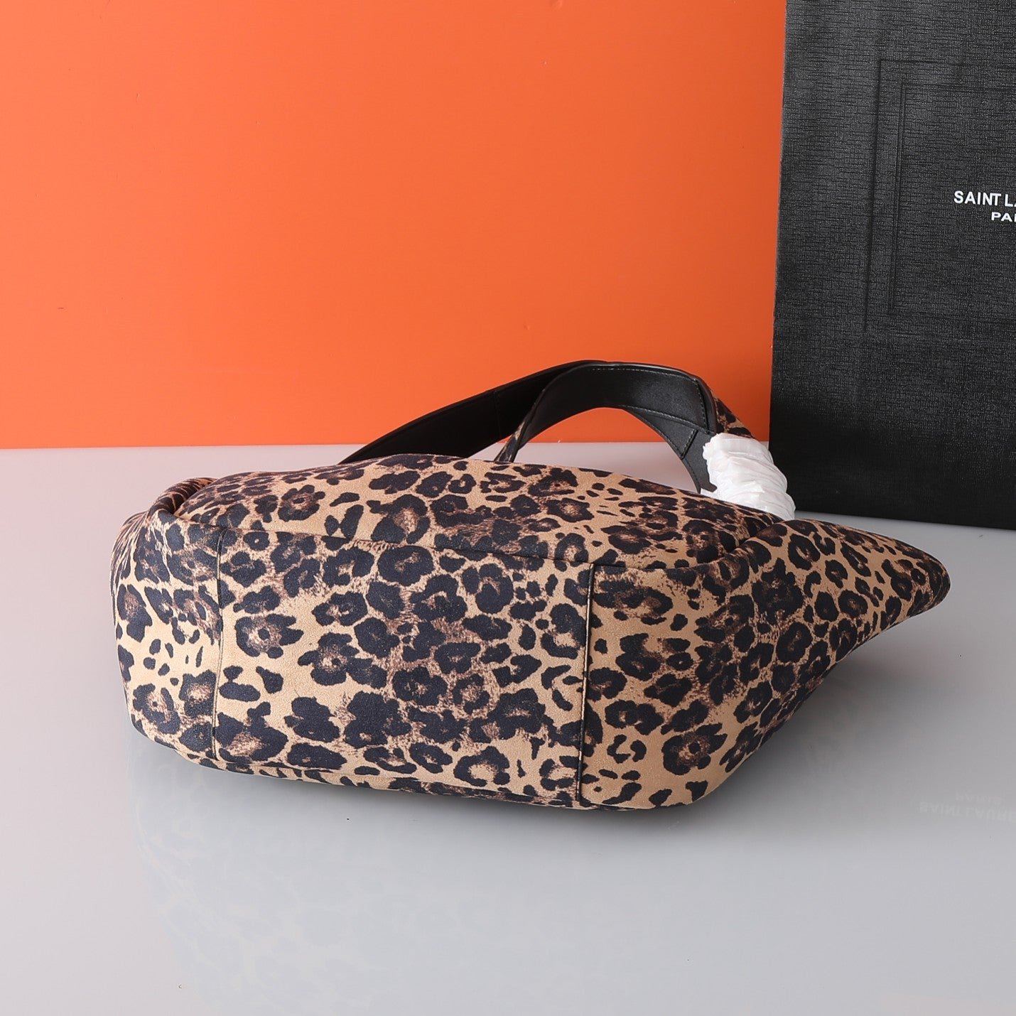 Bolso Yves Saint Laurent BEA Hobo Leopardo | Lujo Relajado en Panamá - Image 6