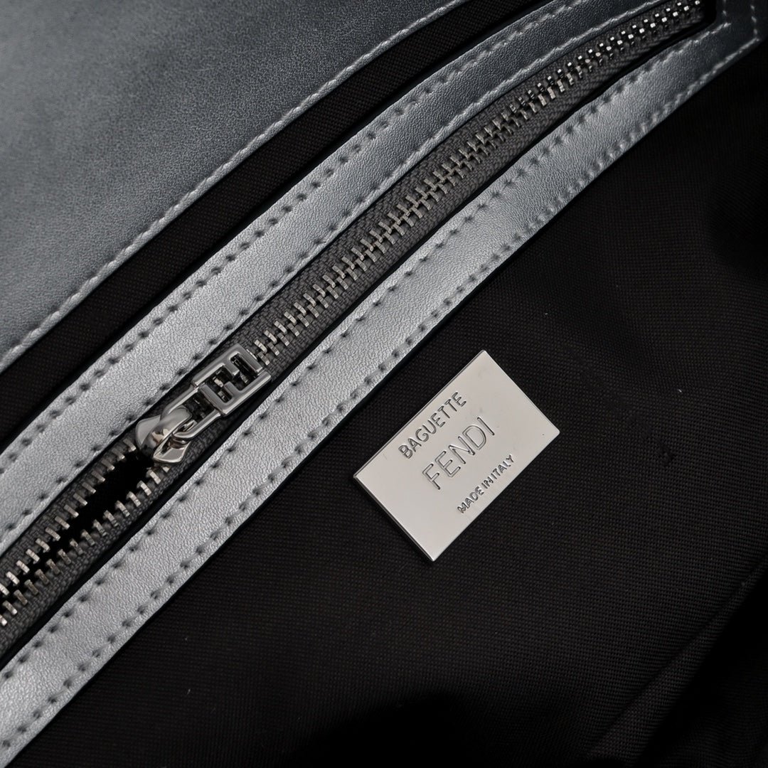 Bolso Fendi Baguette Cristales FF | Lujo Brillante y Sofisticado en Panamá - Image 7