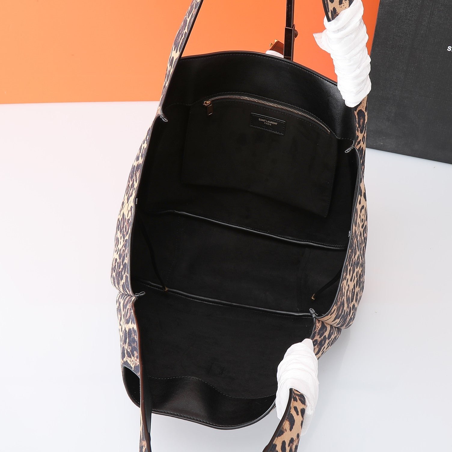 Bolso Yves Saint Laurent BEA Hobo Leopardo | Lujo Relajado en Panamá - Image 7