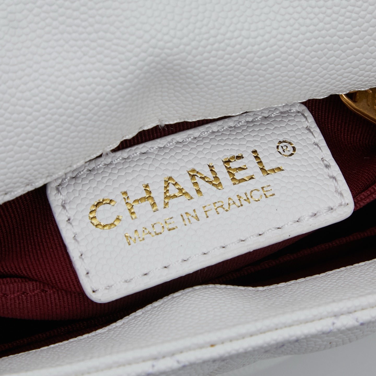 Chanel Flap Bag Blanca con Asa y Dorado | Cartera de Lujo en Panamá - Image 8