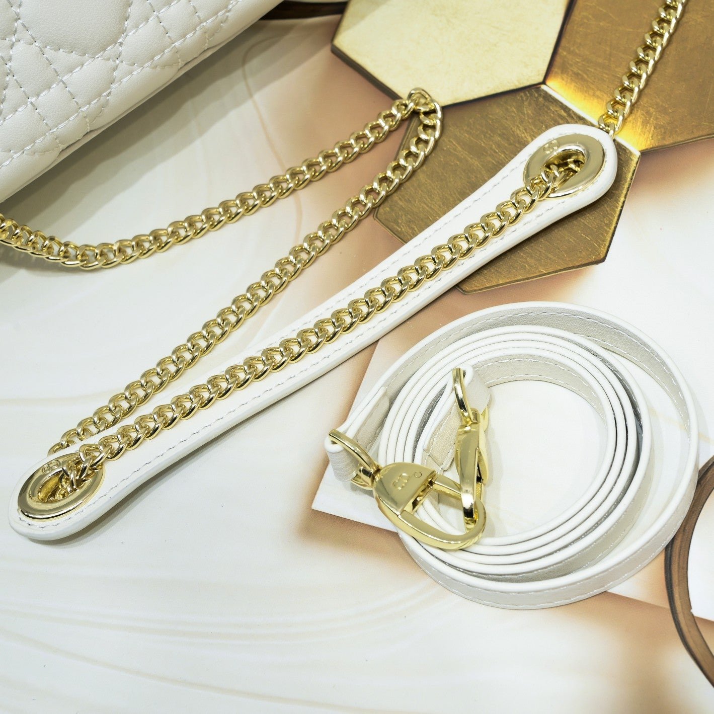 Lady Dior Mini 17cm | Cartera de Lujo Elegante en Panamá - Image 8