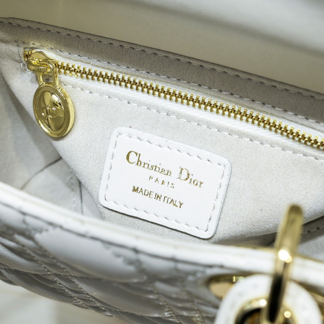 Lady Dior Mini 17cm | Cartera de Lujo Elegante en Panamá - Image 9