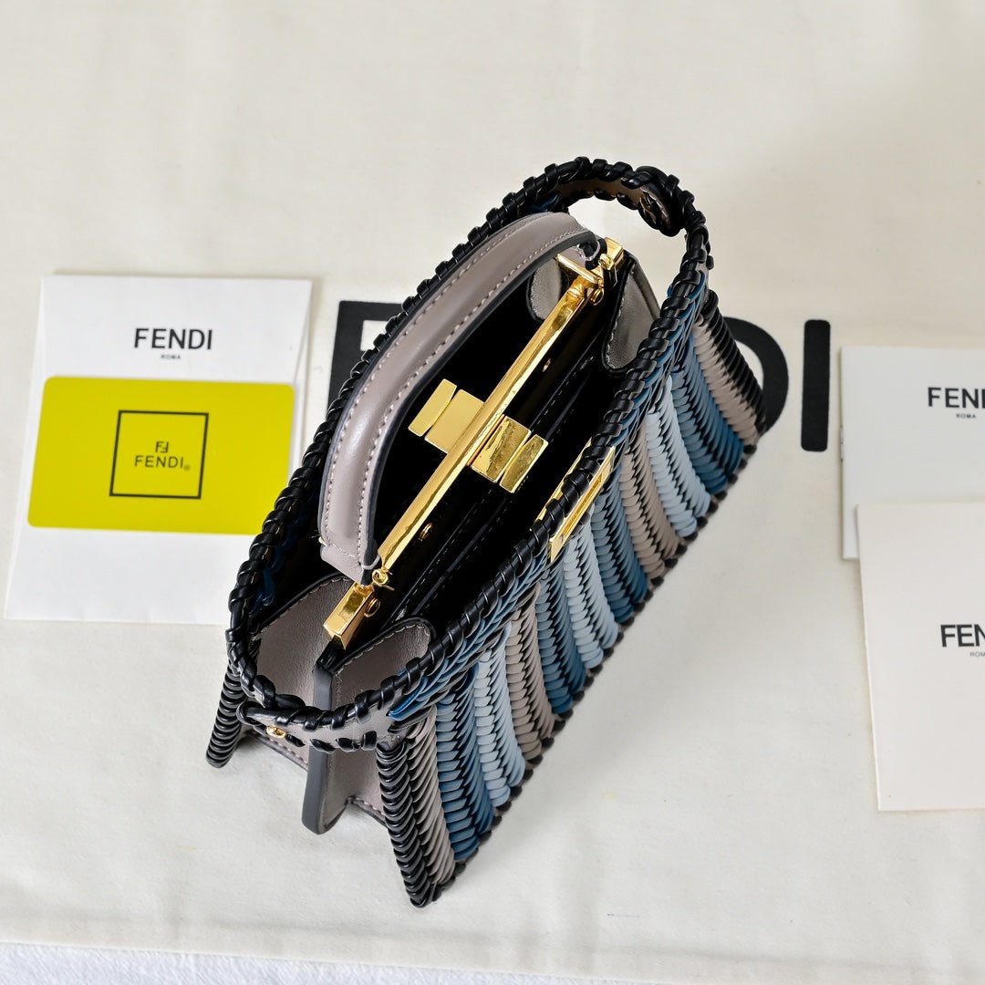 Bolso Fendi Baguette Cristales | Icono de Lujo Bordado en Panamá - Image 9