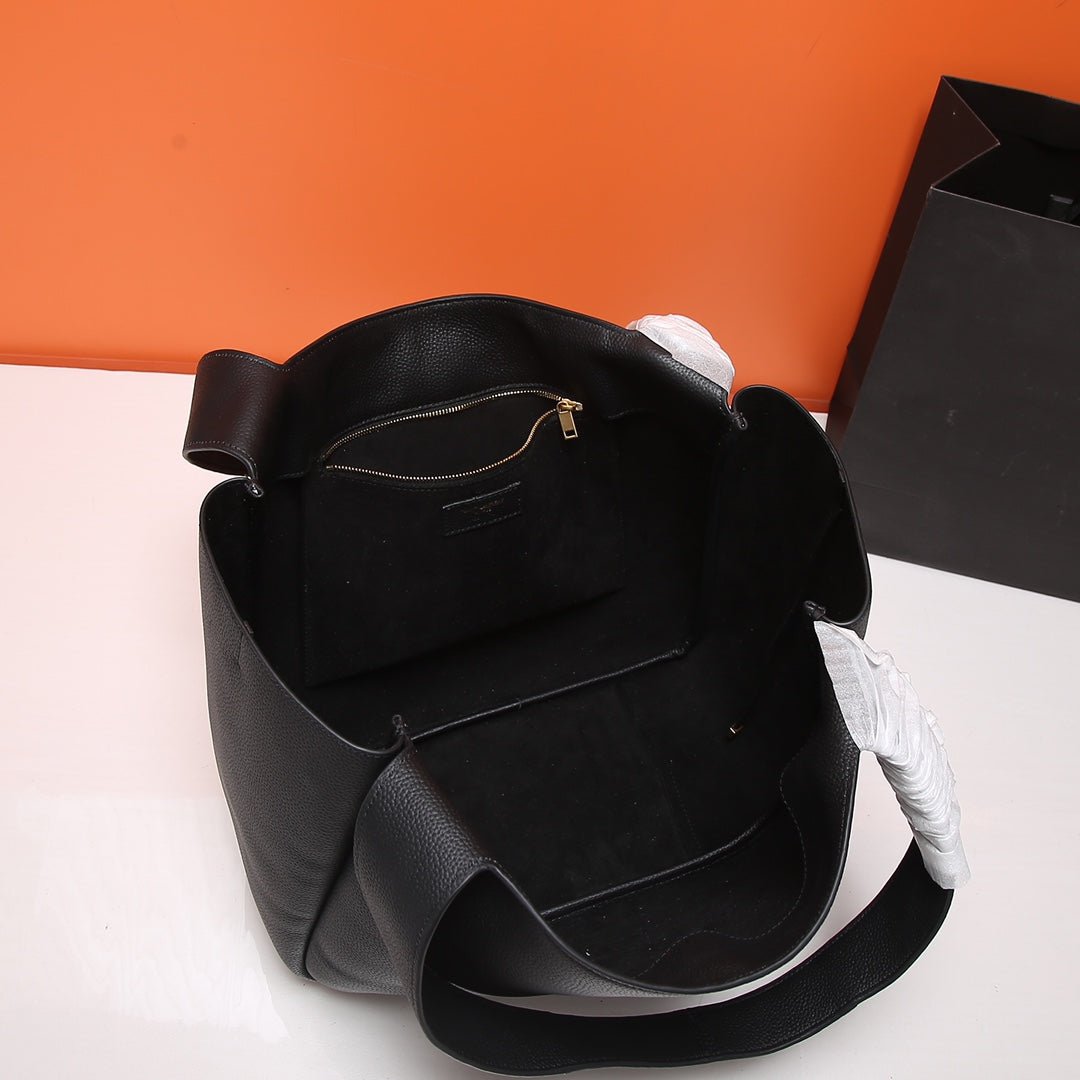 Bolso Yves Saint Laurent BEA Shopping Hobo Negro | Estilo Relajado y Lujo en Panamá - Image 9