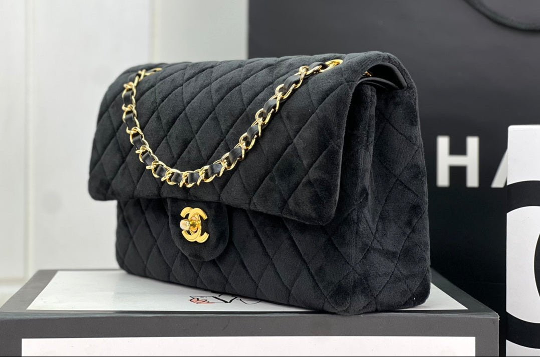 Chanel Flap Bag Aterciopelada 25cm – Cuero Importado, Hecha a Mano - Image 3