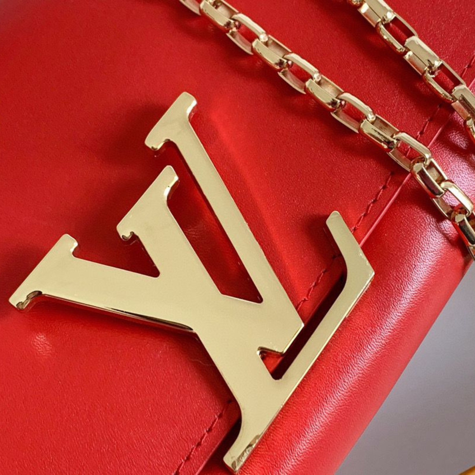 Clutch Louis Vuitton Rojo Mini | Bolso de Mano de Lujo en Panamá - Image 2
