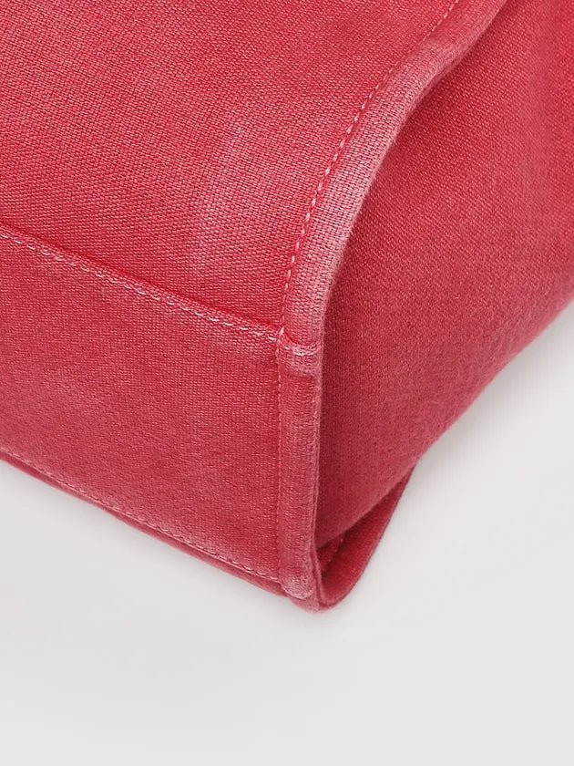 CHANEL Deauville Tote Bag Color Rojo | Elegante y Casual - Image 3