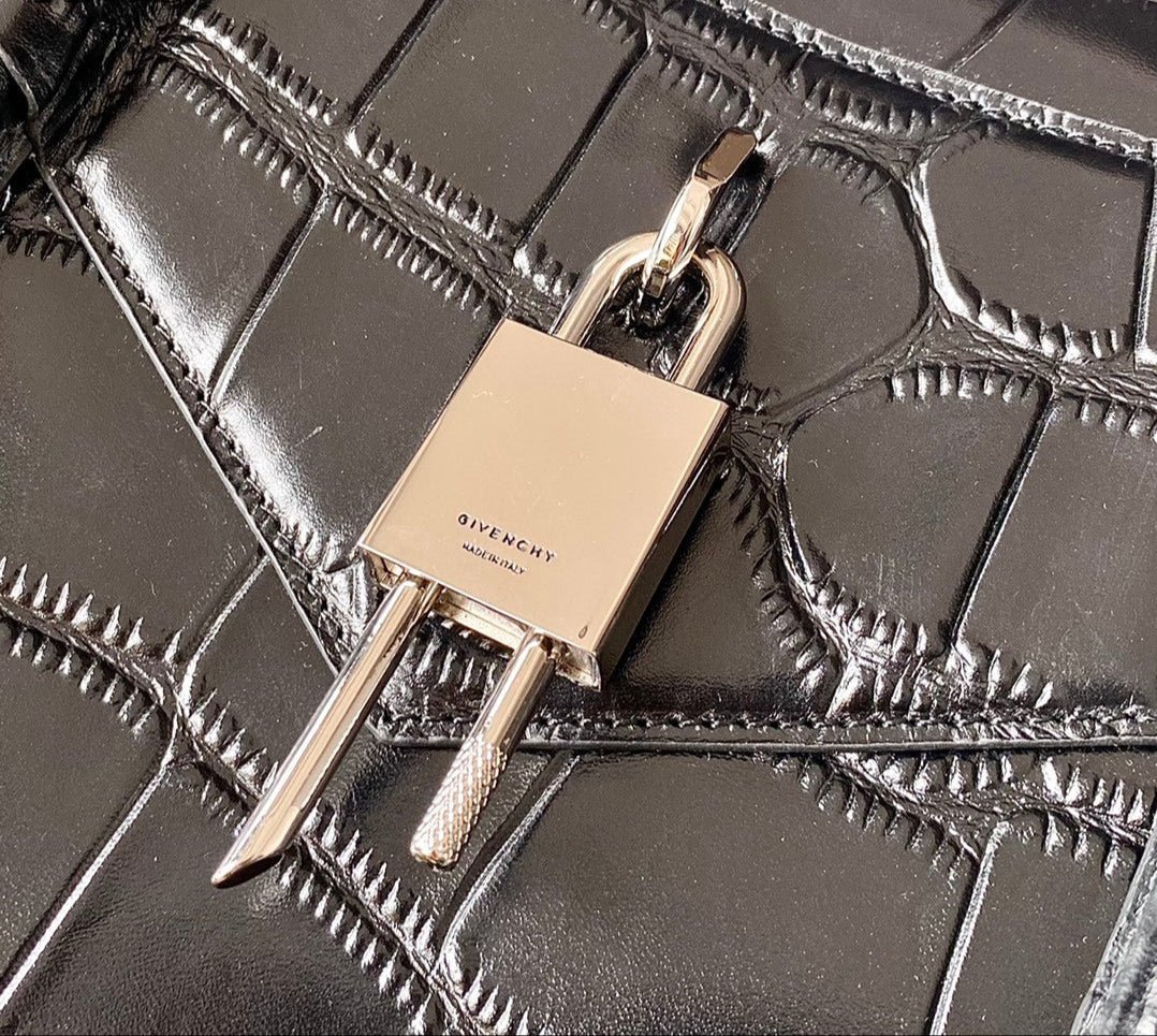 Bolso Givenchy Antigona Lock Soft – Edición de Alta Costura en Cuero de Becerro - Image 4