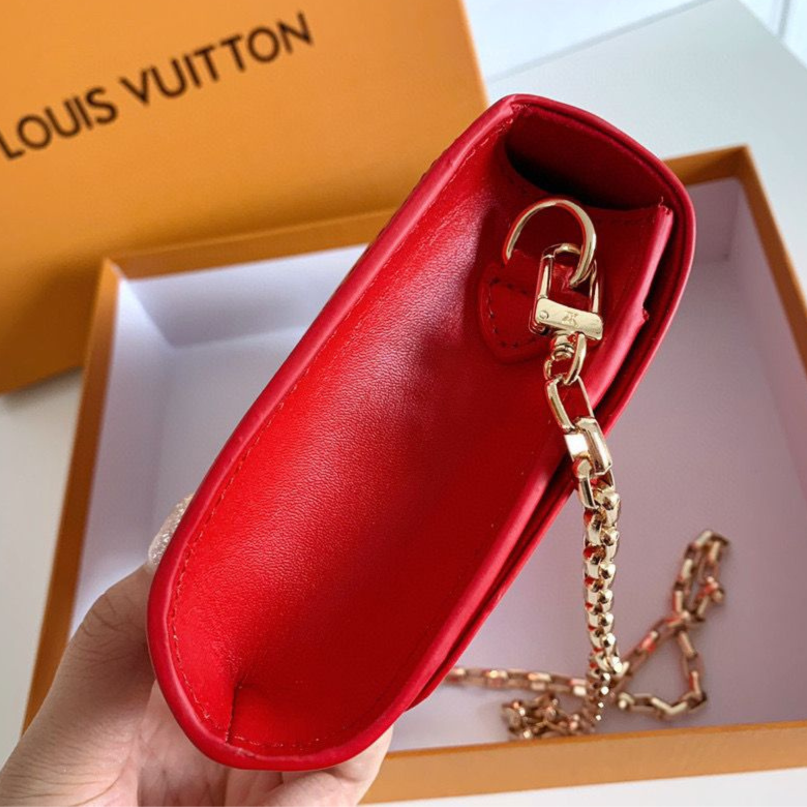 Clutch Louis Vuitton Rojo Mini | Bolso de Mano de Lujo en Panamá - Image 6