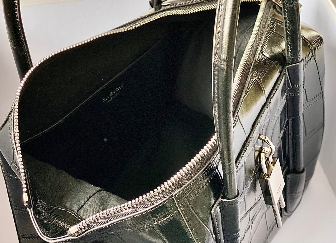 Bolso Givenchy Antigona Lock Soft – Edición de Alta Costura en Cuero de Becerro - Image 3