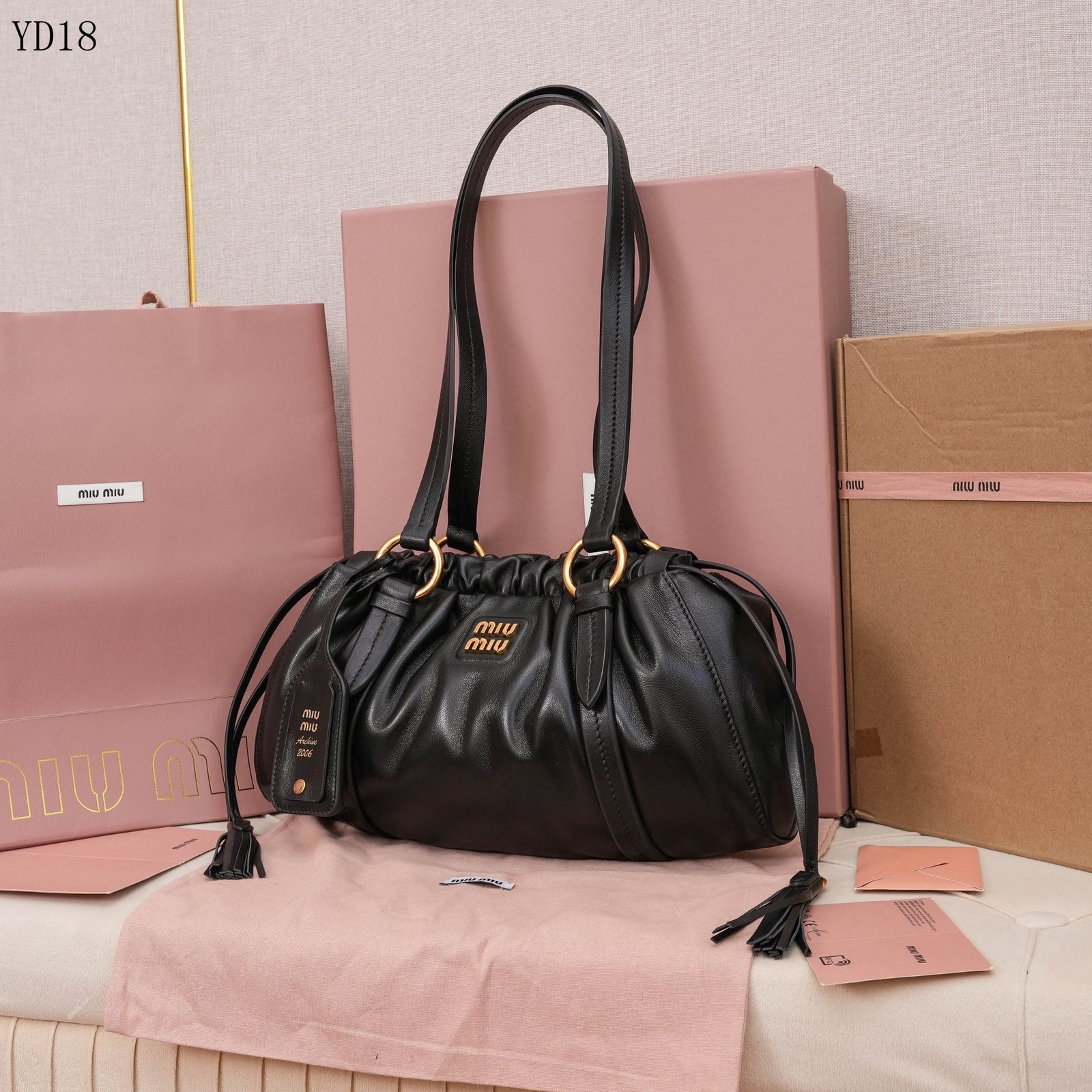 Bolso Miu Miu Joy de Cuero Marrón – Con Correa y Herrajes Dorados - Image 9