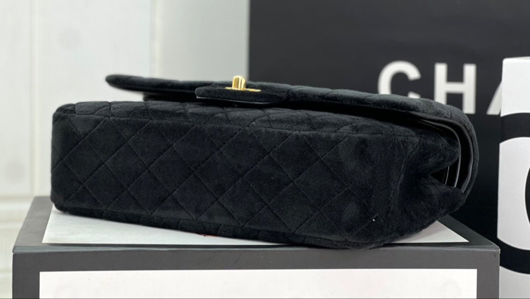 Chanel Flap Bag Aterciopelada 25cm – Cuero Importado, Hecha a Mano - Image 6