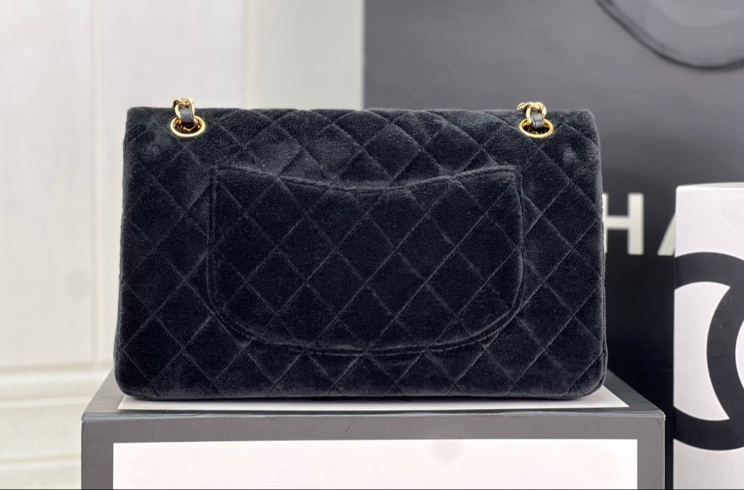 Chanel Flap Bag Aterciopelada 25cm – Cuero Importado, Hecha a Mano - Image 4