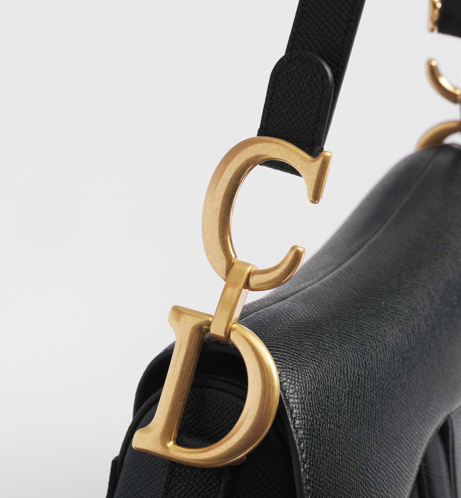 Dior Saddle Bag Negro – Icono Atemporal de Alta Costura - Image 6