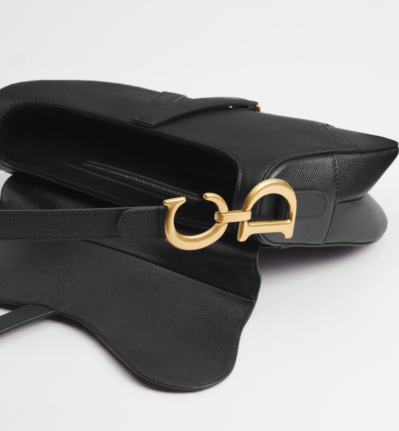 Dior Saddle Bag Negro – Icono Atemporal de Alta Costura - Image 2