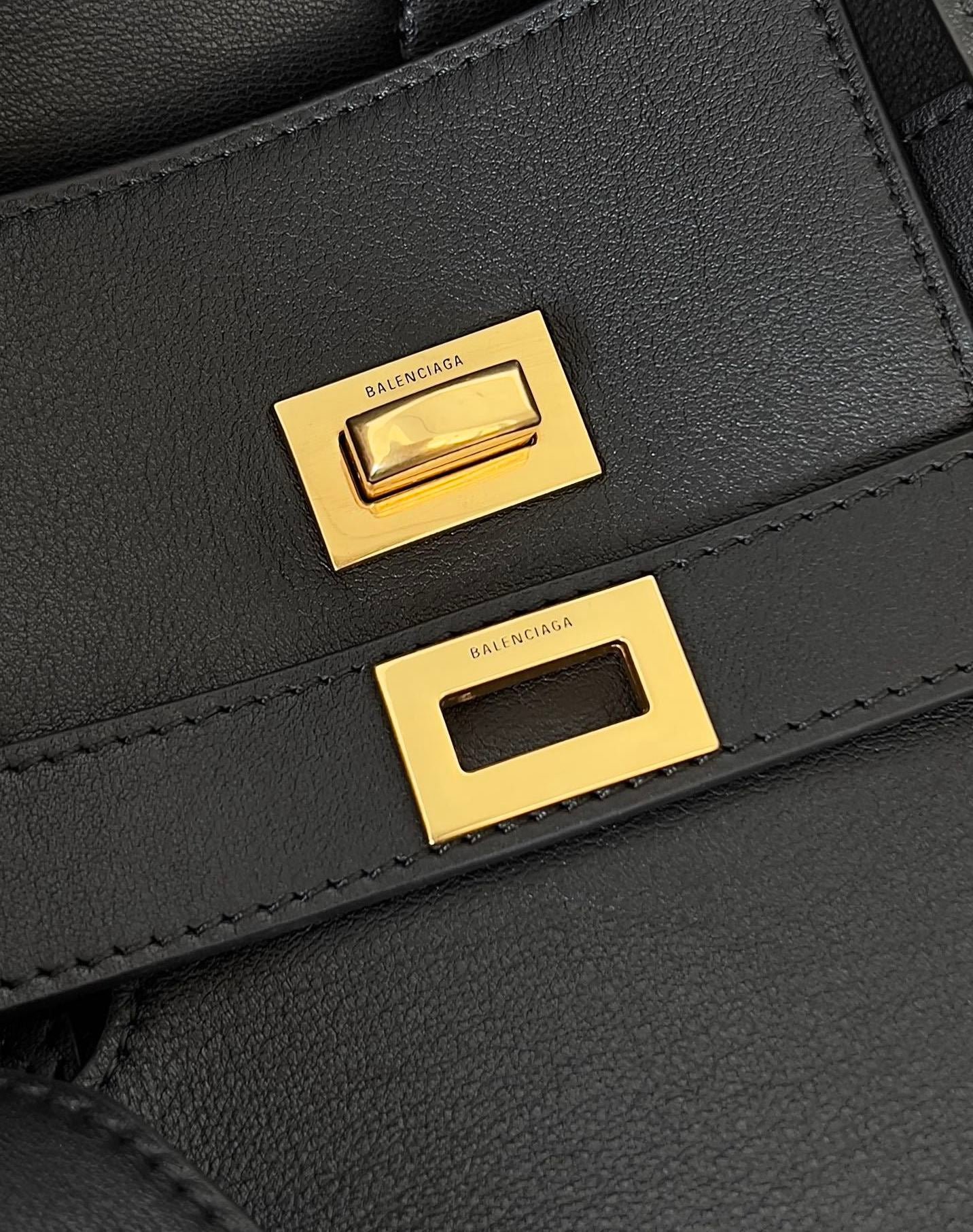 Balenciaga Neo Classic Tote Bag Negra – Elegancia Estructurada para Todos los Días - Image 12