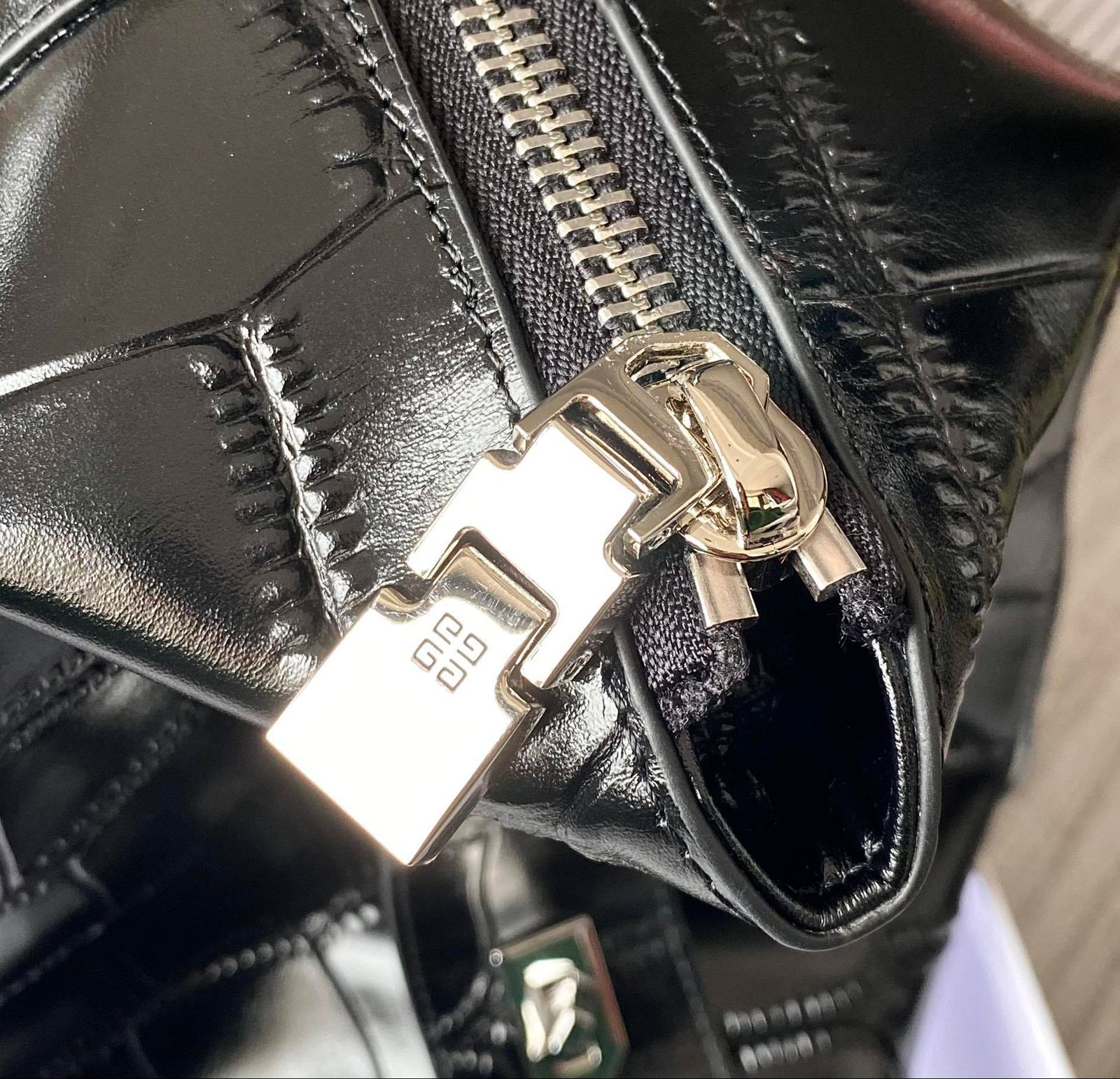 Bolso Givenchy Antigona Lock Soft – Edición de Alta Costura en Cuero de Becerro - Image 6