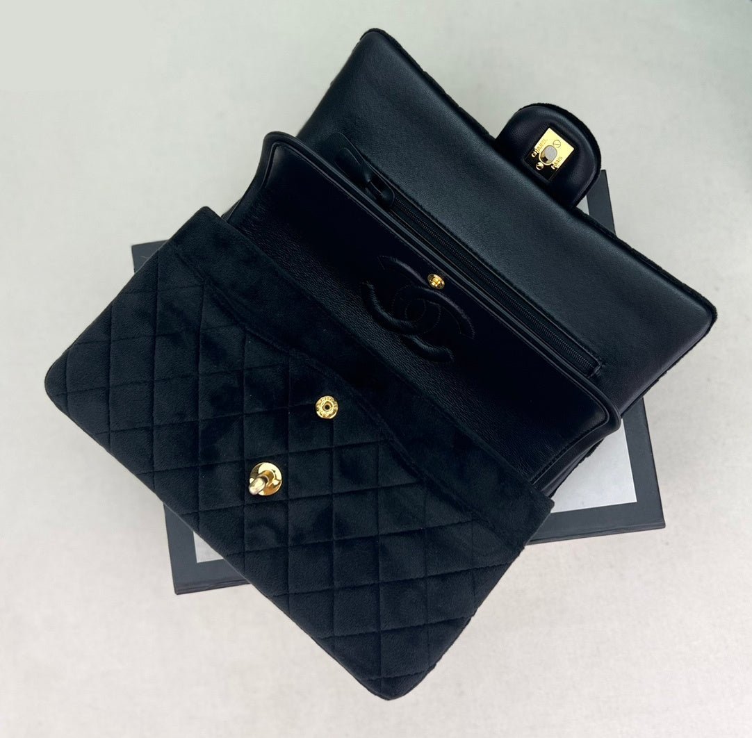 Chanel Flap Bag Aterciopelada 25cm – Cuero Importado, Hecha a Mano - Image 7