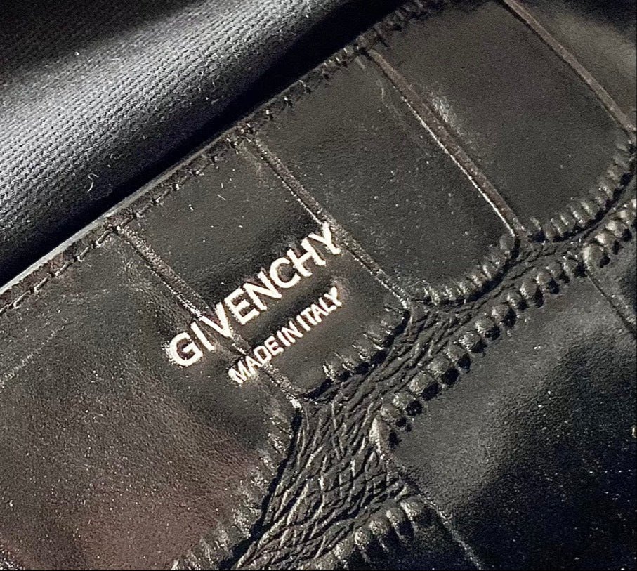Bolso Givenchy Antigona Lock Soft – Edición de Alta Costura en Cuero de Becerro - Image 7