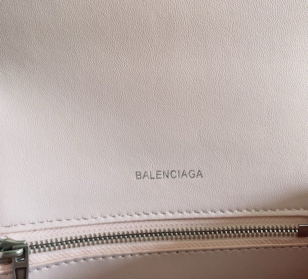 Balenciaga Hourglass Mini Rosa Pastel – Dulzura, Diseño y Distinción - Image 8