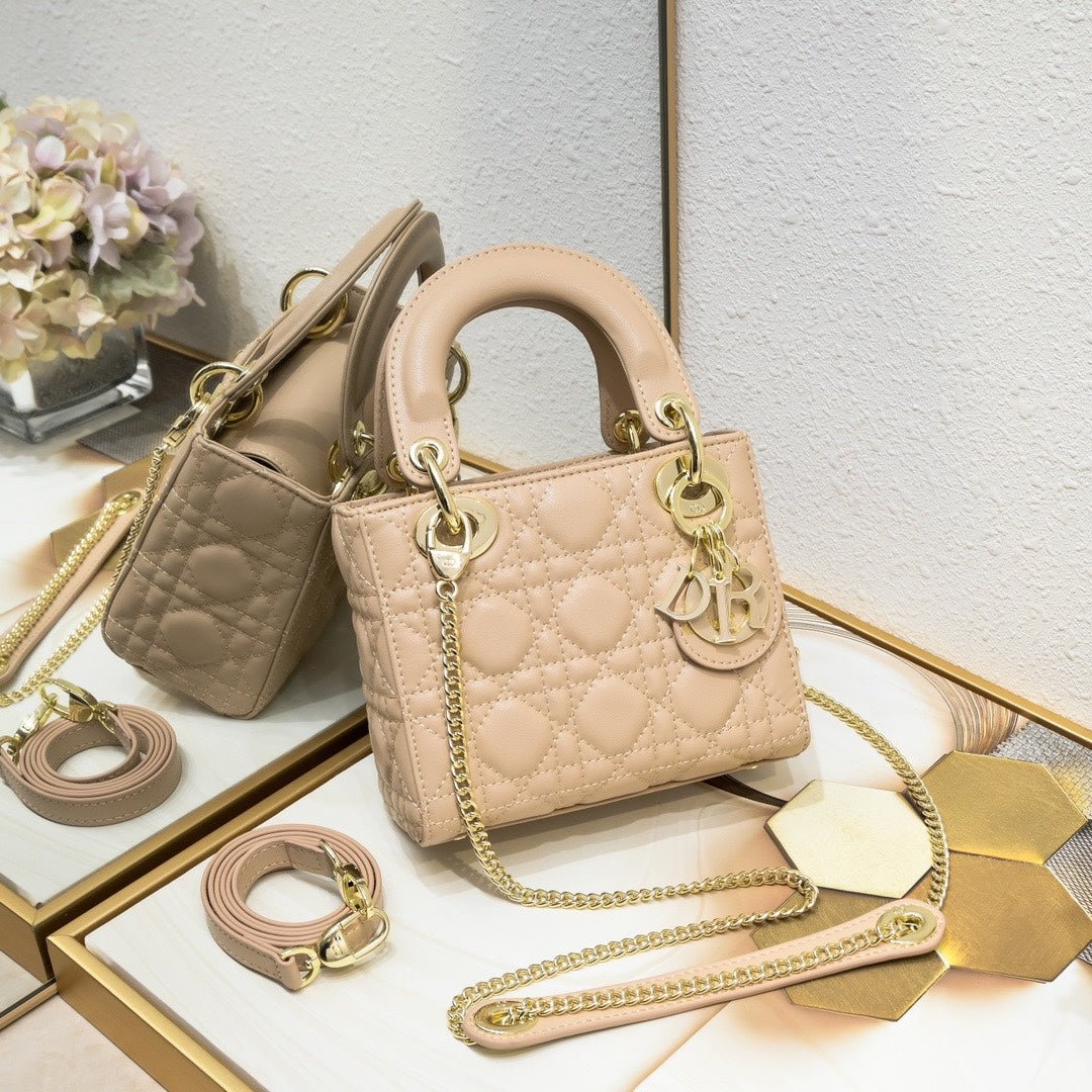 Lady Dior Mini 17cm | Cartera de Lujo Elegante en Panamá - Image 14
