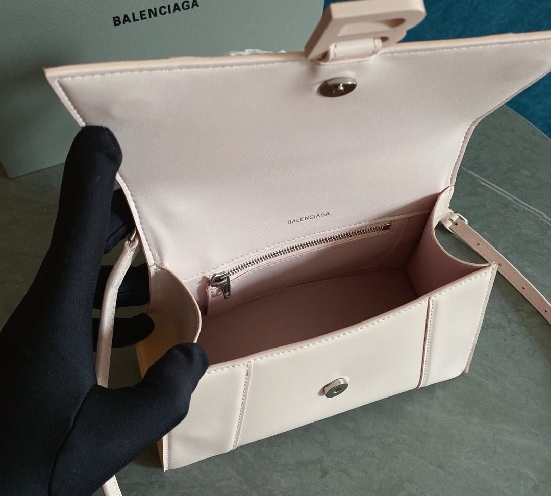 Balenciaga Hourglass Mini Rosa Pastel – Dulzura, Diseño y Distinción - Image 11