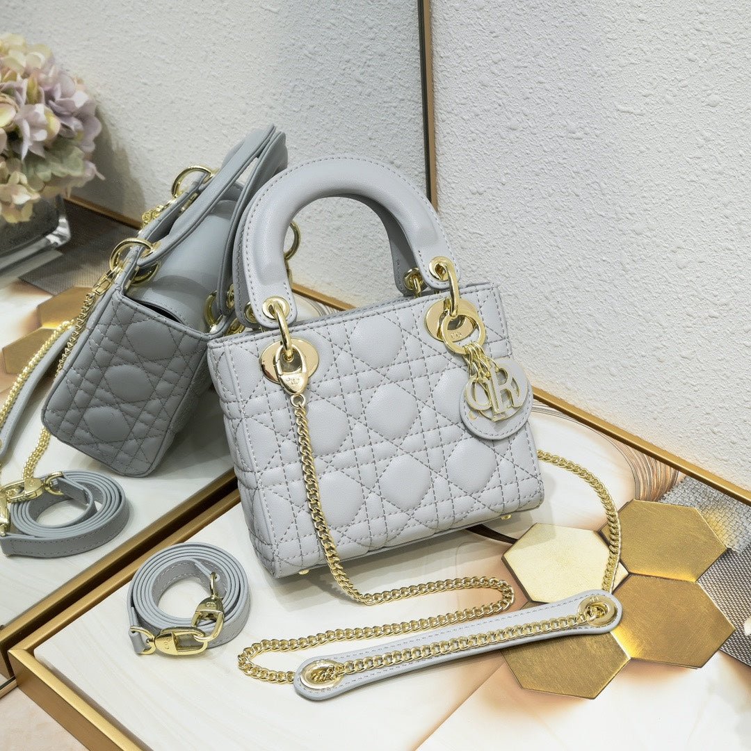 Lady Dior Mini 17cm | Cartera de Lujo Elegante en Panamá - Image 15